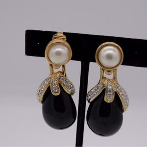 Stunning Vintage clip on Earrings